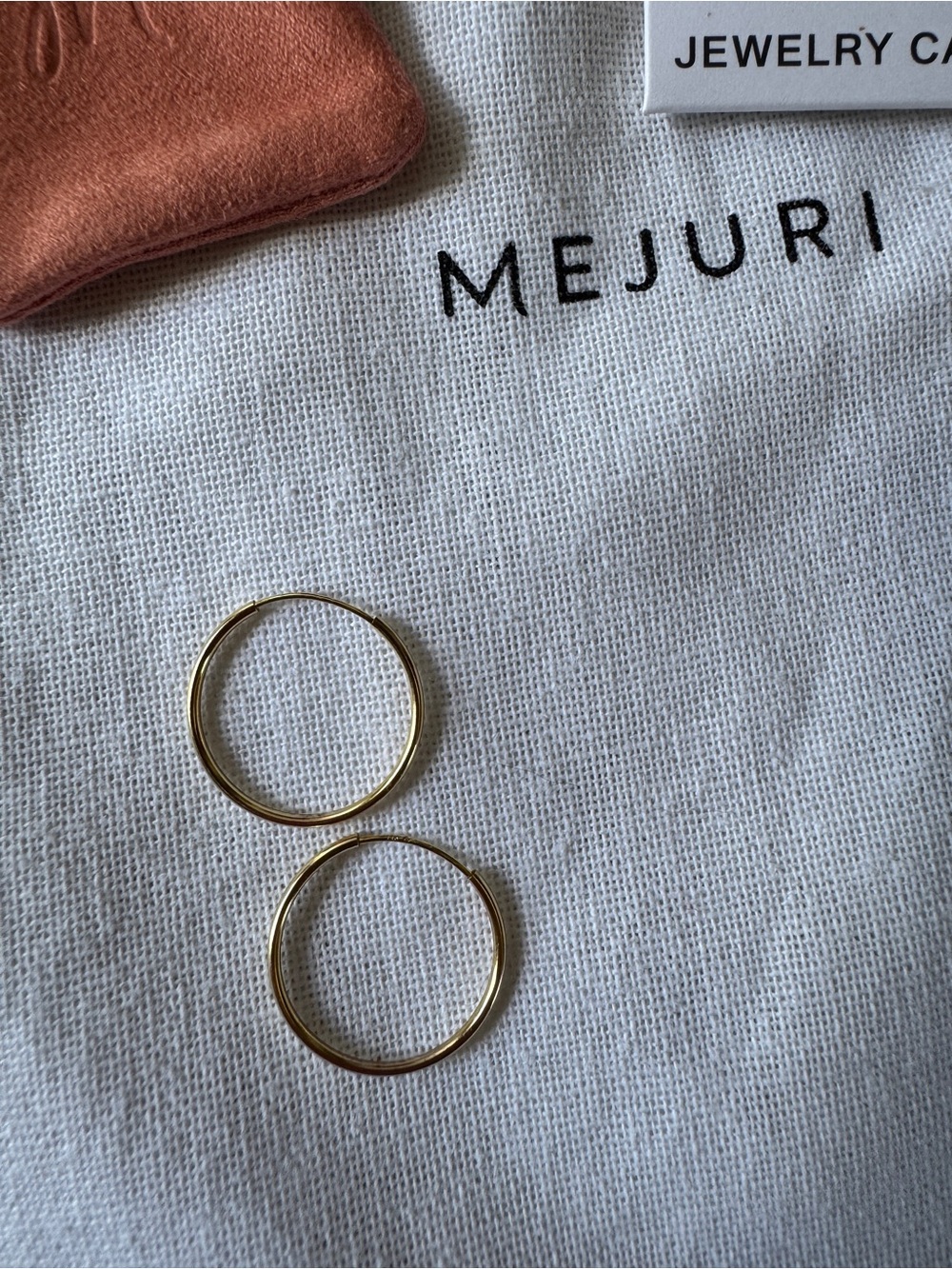 Mejuri In Between Hoops - Picture 2 of 3
